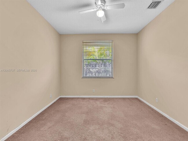 Building Photo - 11335 Lakeshore Dr