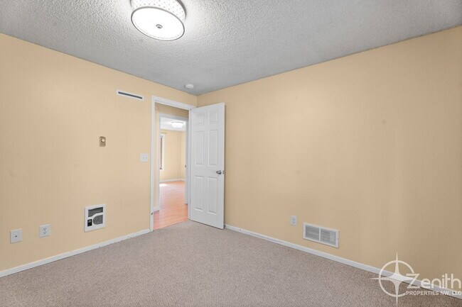 Building Photo - 4213 NE 139th Ave