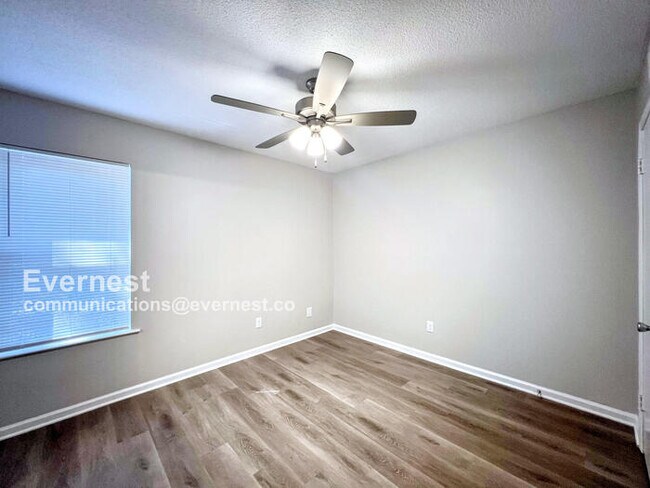 Building Photo - 3095 Forest Glen Dr