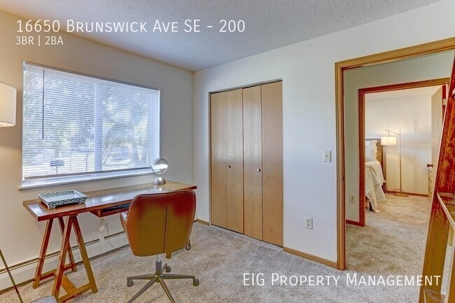 Building Photo - 16650 Brunswick Ave SE