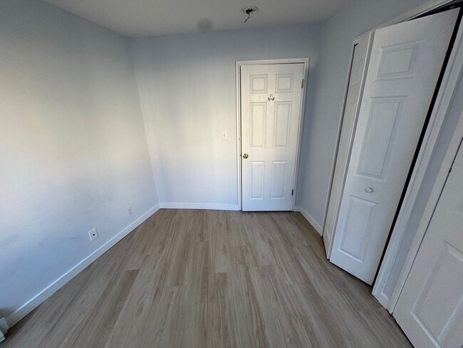 Building Photo - 516 Green St