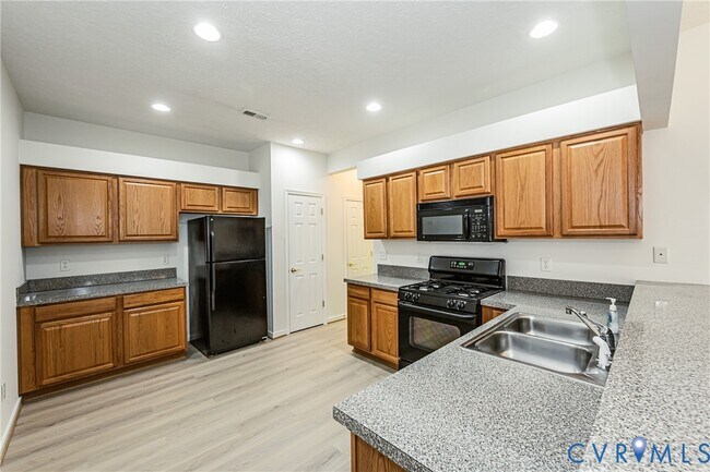 Building Photo - 7301 Norwood Pond Pl