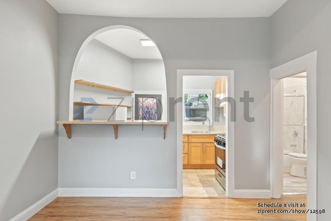 Building Photo - Unit A
