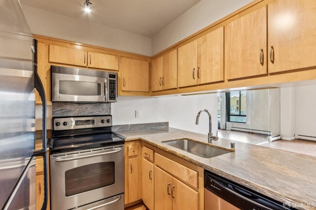 Building Photo - 900 Bush St