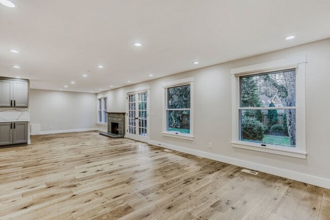 Building Photo - 3bd/2ba Woodinville Home