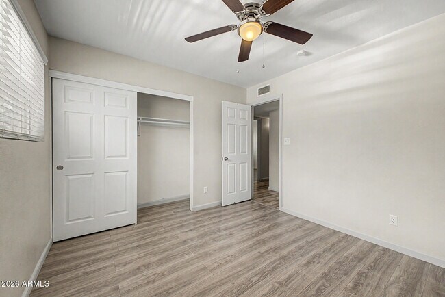 Building Photo - 10217 N 37th Ave