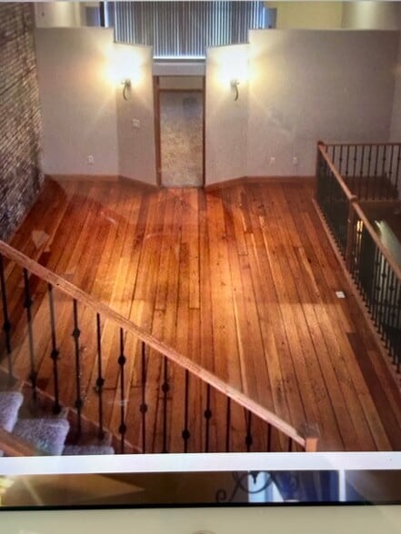 Building Photo - 419 E Grand Ave