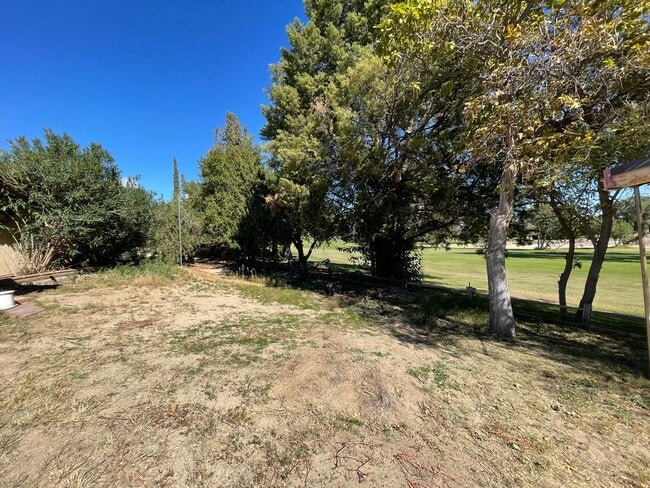 Building Photo - Golf Course- On The Mesa 3 Bedrooms, 2 Bathrooms, New Paint,