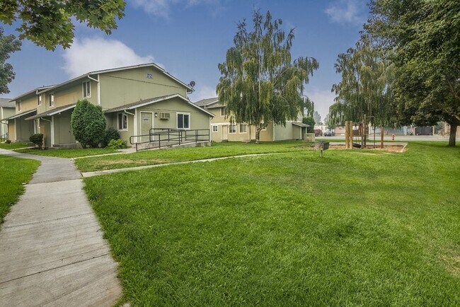 Building Photo - 800 S County Rd