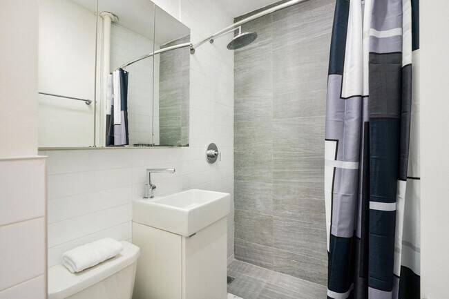 Building Photo - 45 E 33rd St