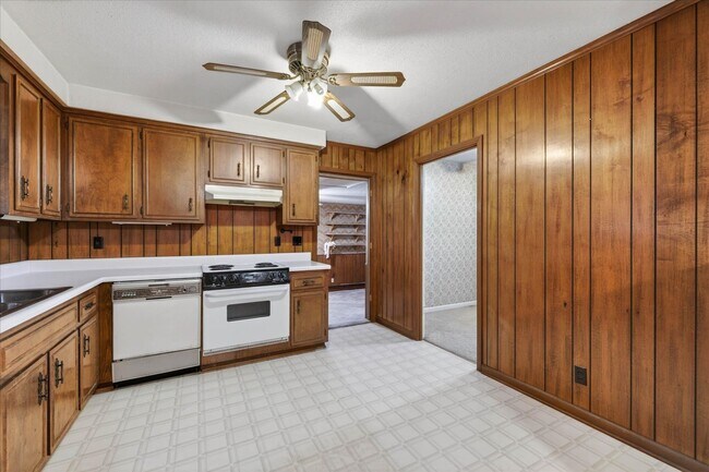 Building Photo - 2 Bedroom Dog Friendly Home For Rent With Large Bonus Room!