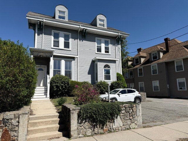 Building Photo - 282 Melrose St