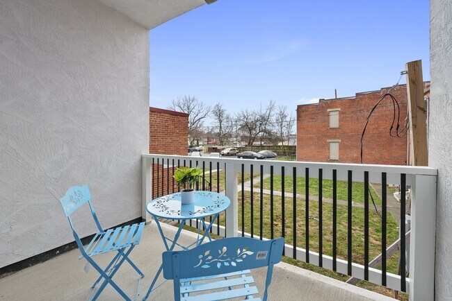 Building Photo - 127 E 8th Ave