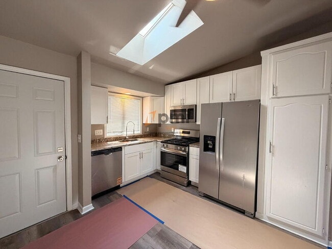 Building Photo - 160 Meadows Cir