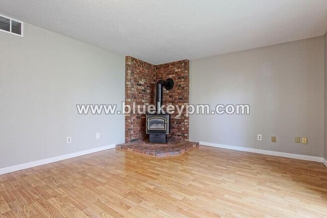 Building Photo - Luxury 3 Bed, 2.5 Bath Home in Beaverton with Large Yard and Bonus Room