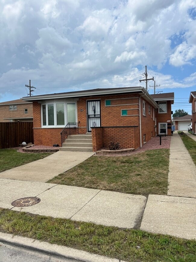 Primary Photo - 4148 W 87th St