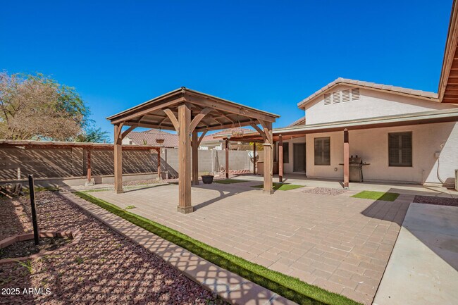 Building Photo - 881 E Appaloosa Rd