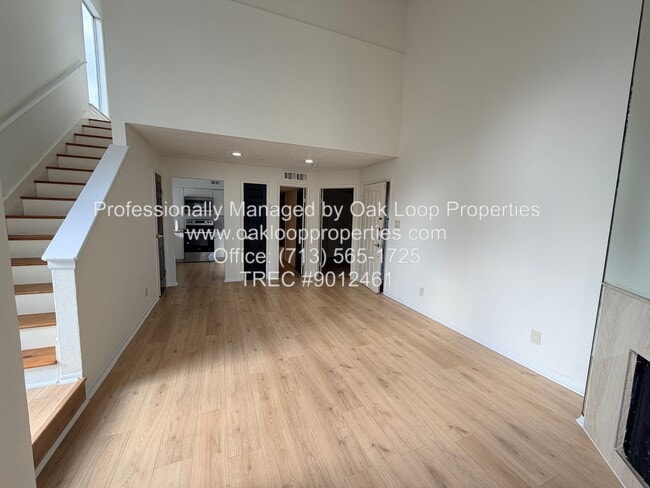 Building Photo - 10855 Meadowglen Ln