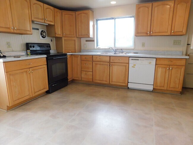 Building Photo - Country Living in Fruita