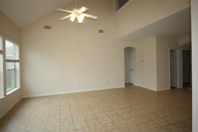 Building Photo - 7031 Thistlewood Park Ct