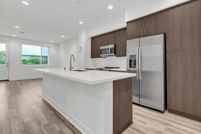 Building Photo - 5086 Long Beach Blvd