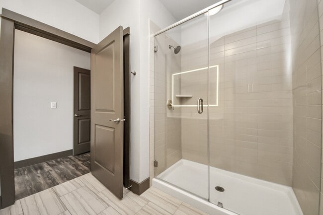 Building Photo - 5454 State St