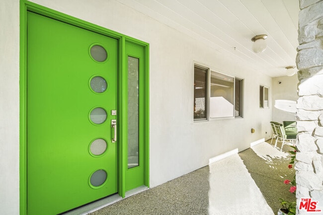 Building Photo - 375 S Surfview Dr