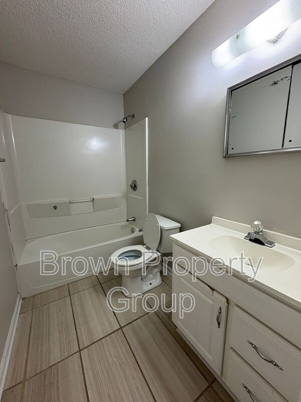 Building Photo - 2113 Grand Prix Dr