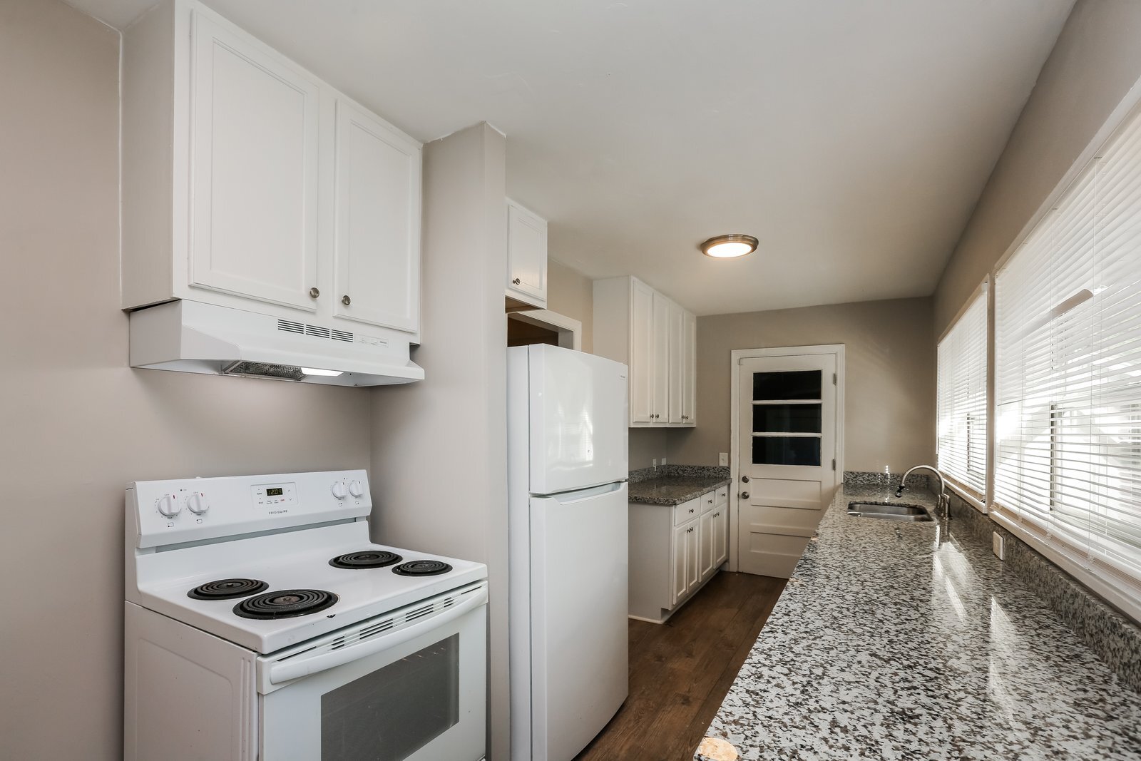 Building Photo - 514 Naples Rd