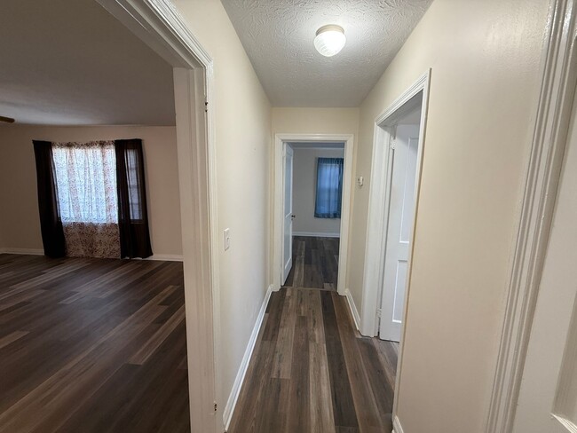 Building Photo - Walking Distance to Pell City Courthouse, ...