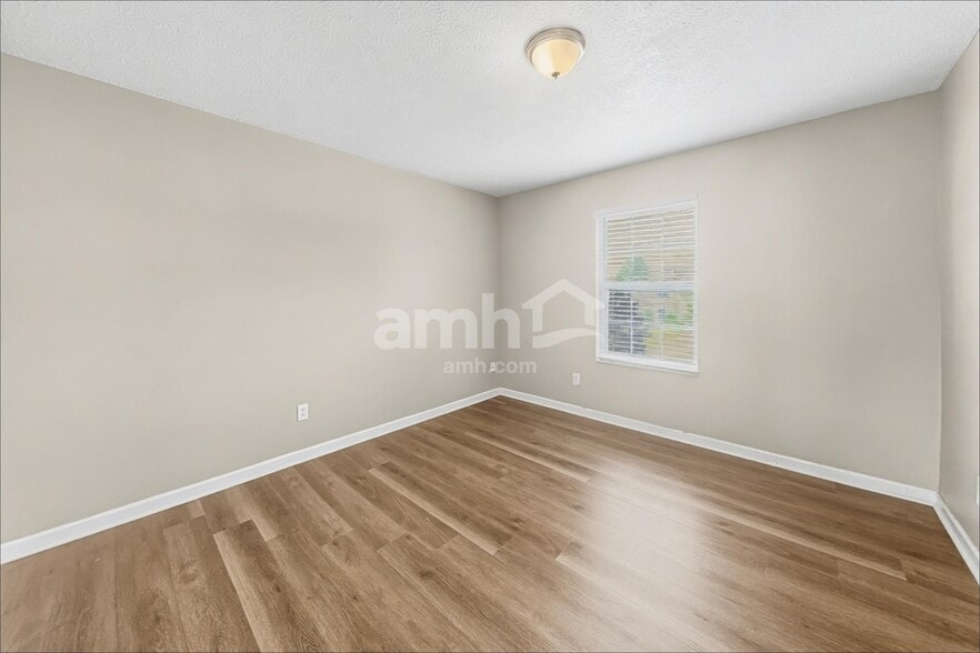 Building Photo - 838 Avalon Dr