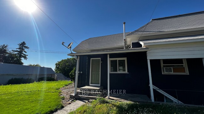 Building Photo - SW 1st Triplex