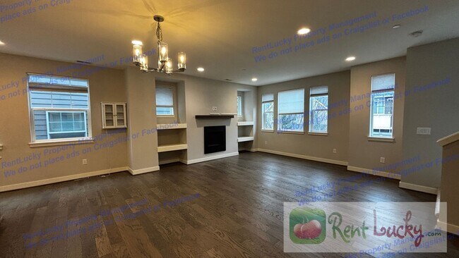 Building Photo - Spacious Issaquah Townhome w/ Entry-Level Suite & 2-Car Garage