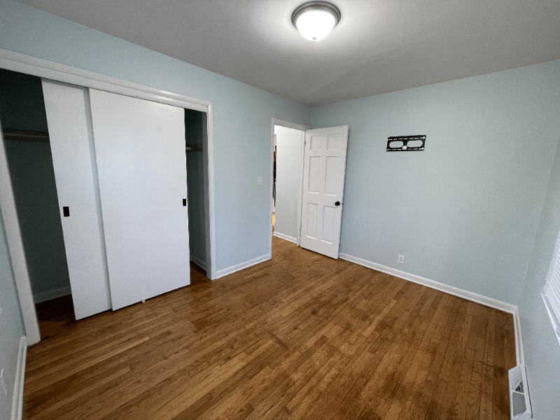 Building Photo - 1025 Mayfair Dr