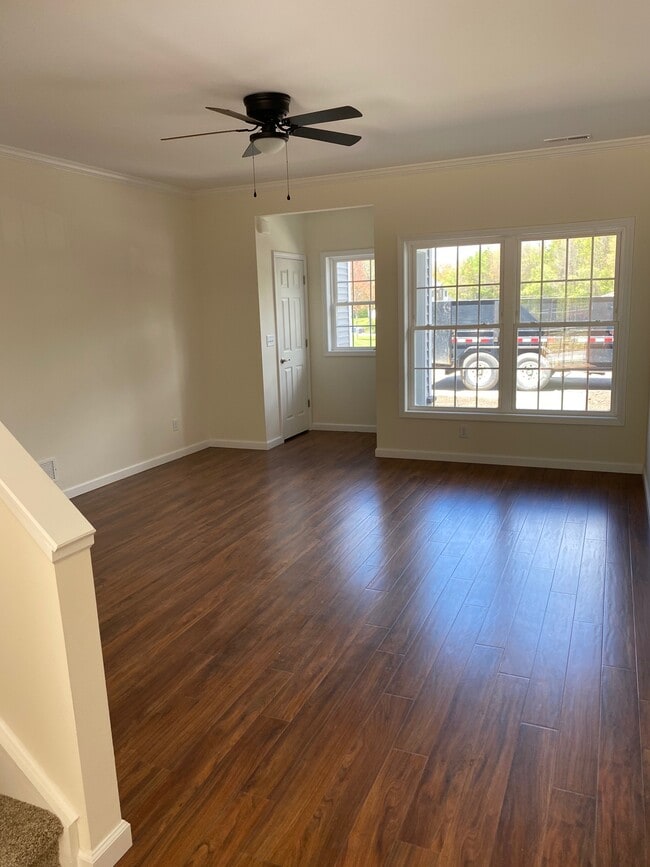 Building Photo - 10 Red Maple Ln