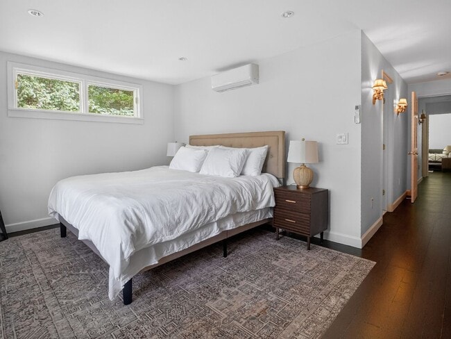 Building Photo - 1 Month Free | Luxury 3BR Home in Prospect Hill