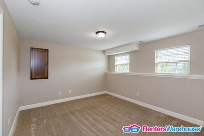 Building Photo - Spacious 4 bd, 3bth Home in Blue Springs. ...