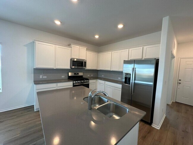 Building Photo - 425 Salt Springs Rd
