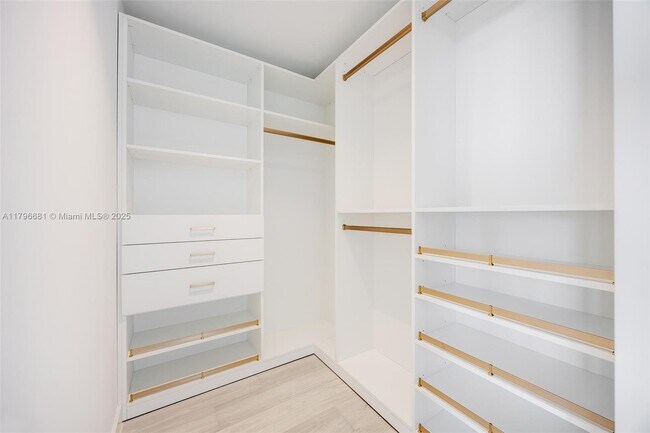 Building Photo - 2678 Tigertail Ave