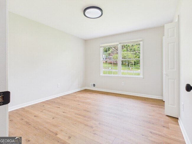 Building Photo - 1450 Crooked Creek Rd