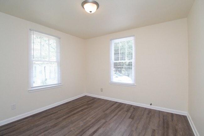 Building Photo - 2BR Cottage Home with LVP Flooring Throughout, Bonus Sunroom, Covered Parking & Low-Maintenance L...