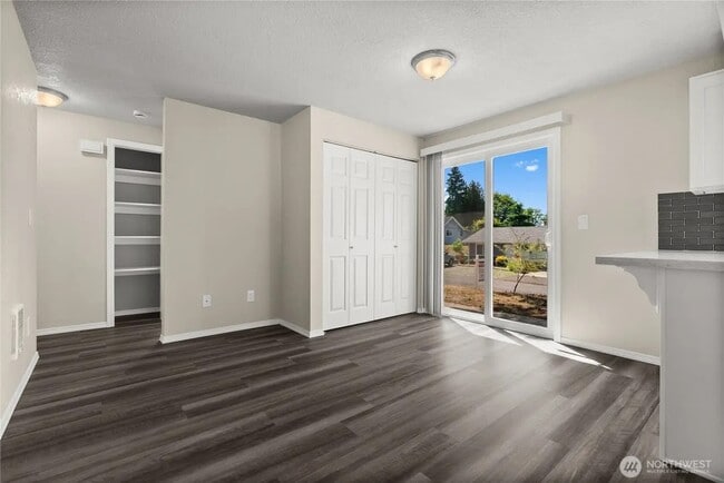 Building Photo - 502 Tullis St NE