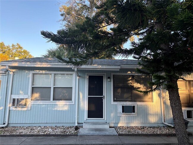 Primary Photo - 1102 Sunset Point Rd