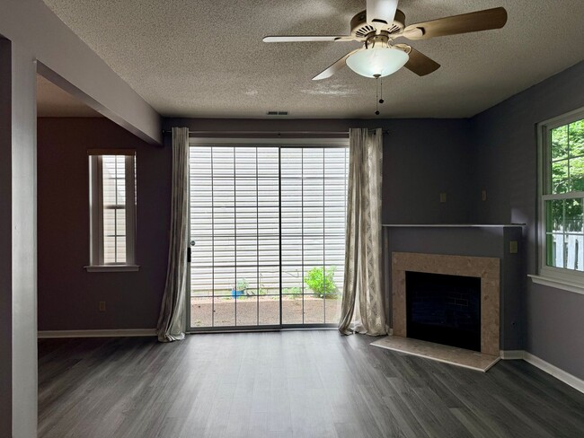 Building Photo - 3 Bed 2.5 Bath Hampton Home!