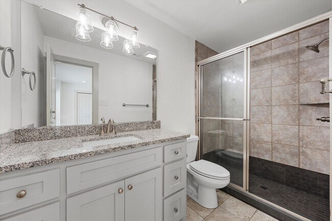 Building Photo - Updated Amazing Townhome