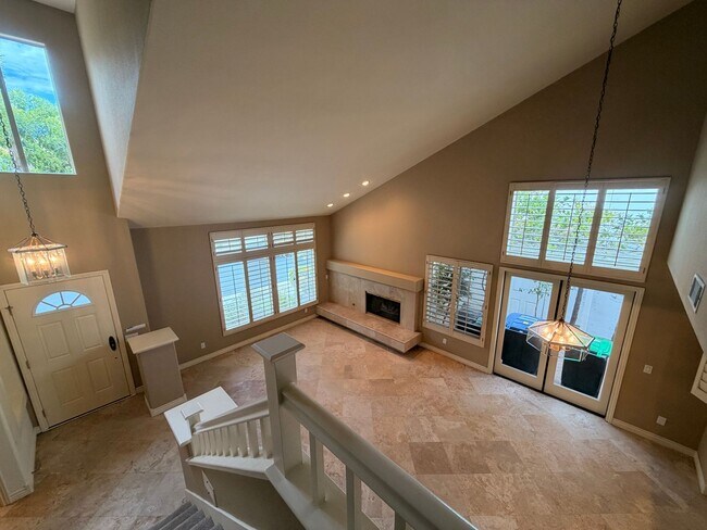 Building Photo - Beautiful 3 Bedroom, 2.5 Bathroom Newport ...