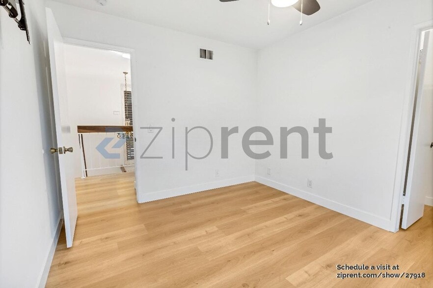Building Photo - Unit