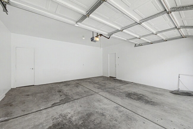 Building Photo - 5113 W Fulton St
