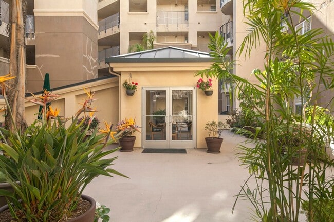 Building Photo - Furnished 2 bedroom with flex office space near Convention Center Downtown!