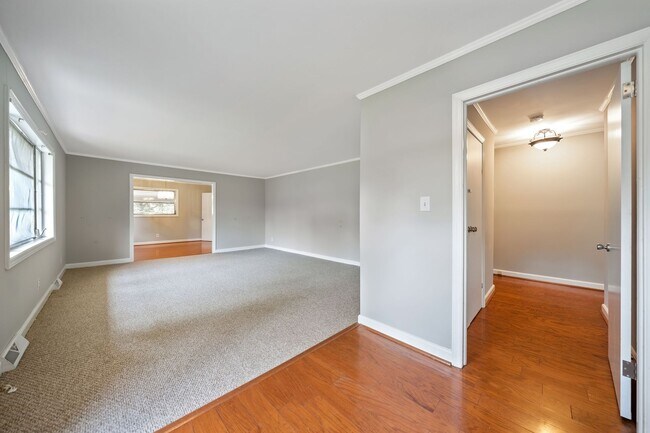 Building Photo - Beautiful 3-Bedroom Ranch Style Family Home with LARGE Fenced in Yard!